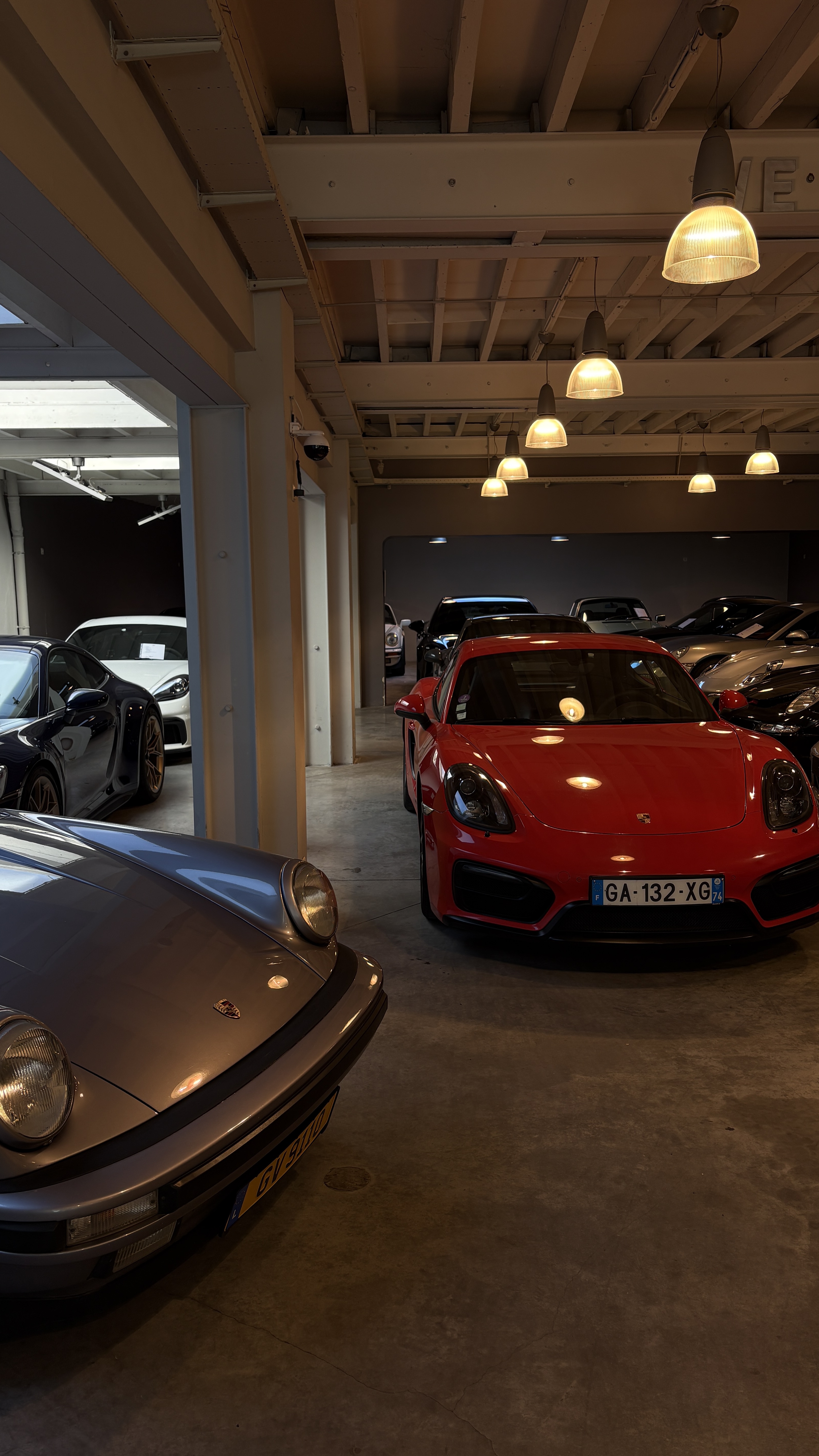 Porsche showroom intérieur